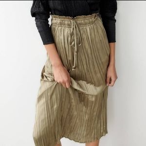 Pleated midi skirt